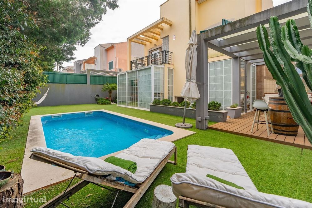 Moradia T4 para arrendar com piscina aquecida em Alcabideche