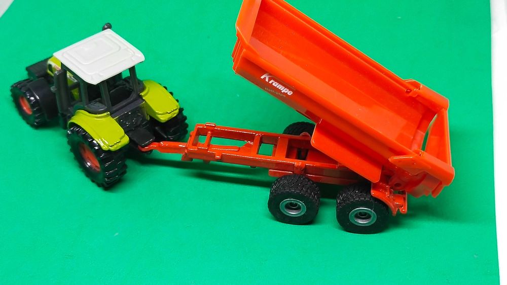 Siku traktor Claas plus przyczepa krampe 1 87