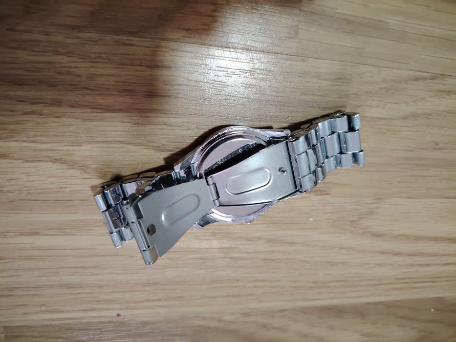 Relógio analógico da Michael Kors prateado como novo.