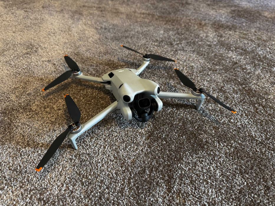 Mini Drone DJI Mini 4 Pro Fly More Combo (4K - Autonomia: Até 34min)