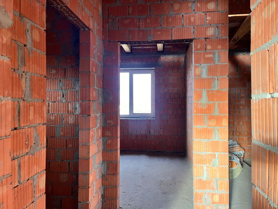 Продаж двох будинків за ціною одного