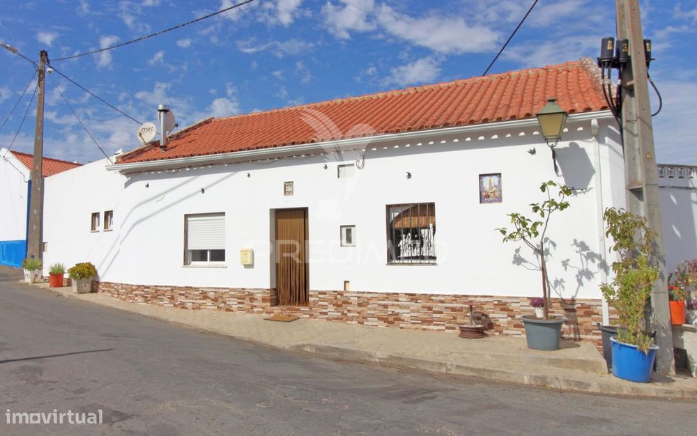 Moradia T3 e Café em Vale de Santiago