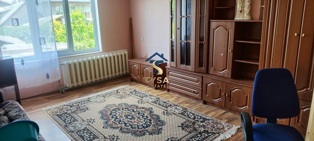Великий будинок у Тячеві: 210 м², 7 соток, гараж та всі комунікації