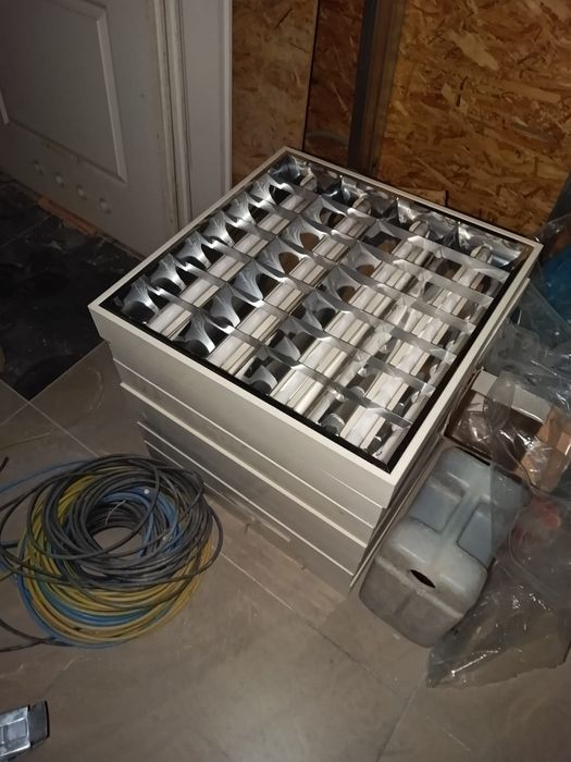 Oprawy rastrowe 4x18 - 46 sztuk