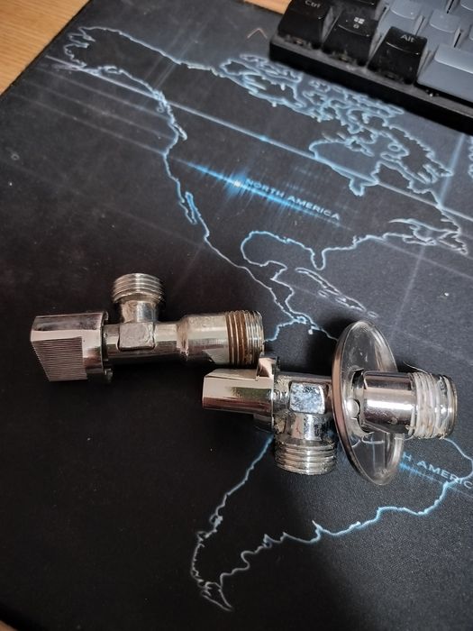 Кутовий шаровий кран для  води