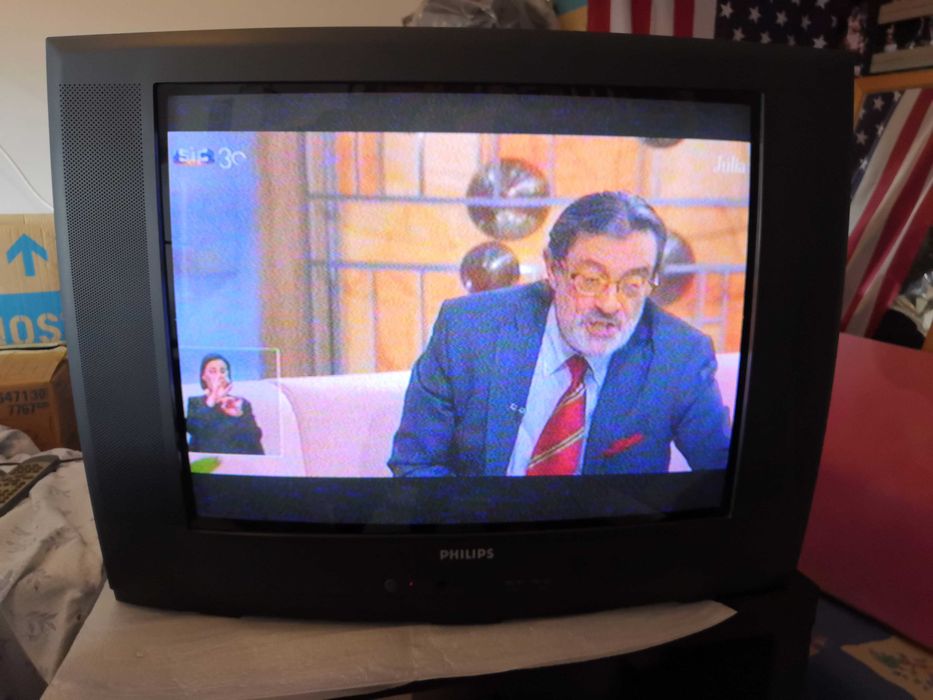 TV Philips 72cm cores com aparelho tdt
