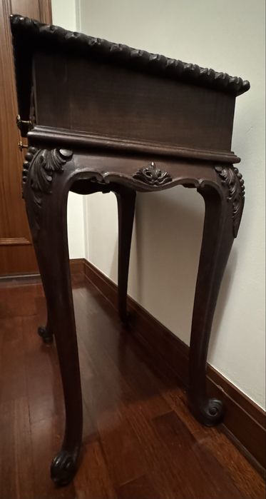 Mesa de cabeceira / mesa de apoio estilo D. José