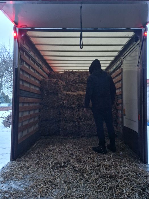 Słoma w kostkach.  Możliwość transportu