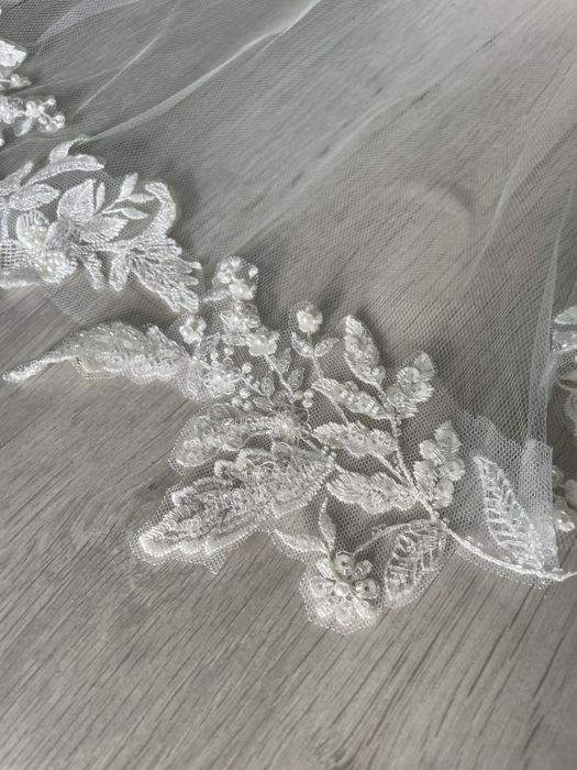 Suknia ślubna z welonem