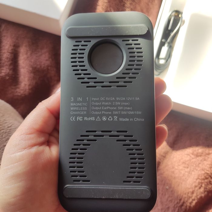 Бездротова зарядка Magnetic Wireless Charger