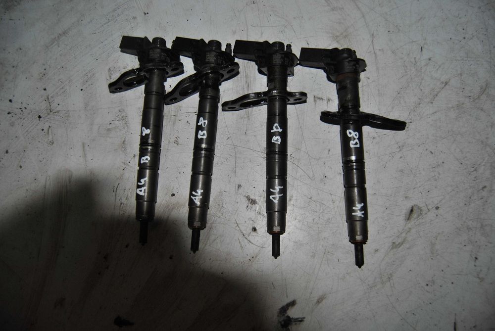 Wtrysk wtryskiwacz Audi A4 B8 2.0 TDi