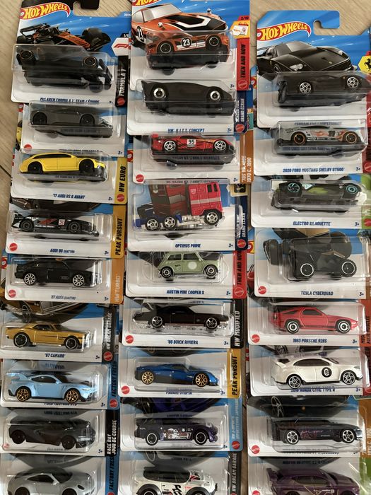 Hot wheels audi rs6, ferrari