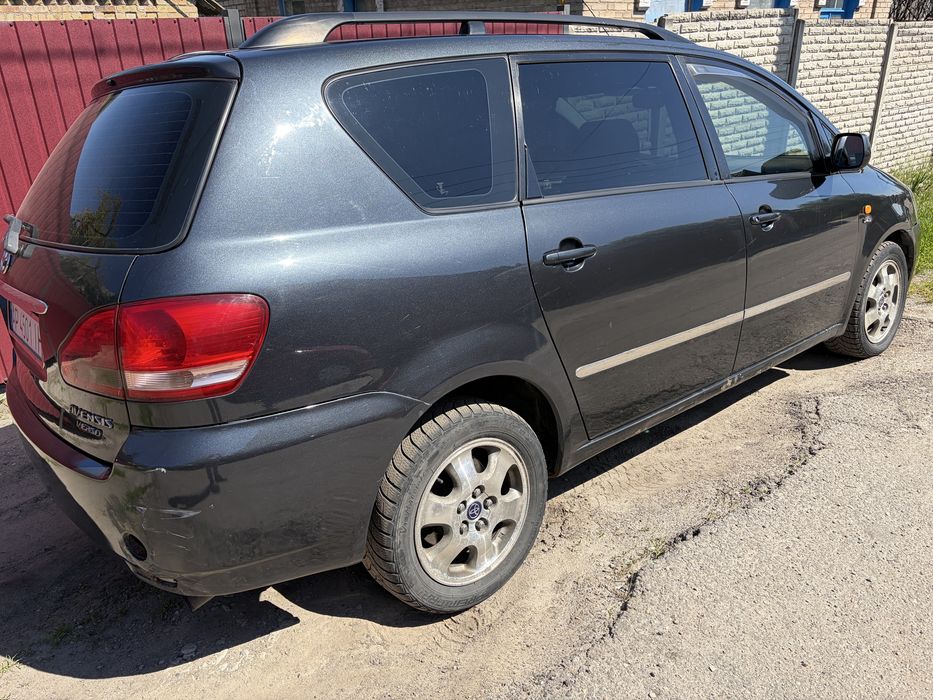 Продаж авто Toyota Avensis Verso