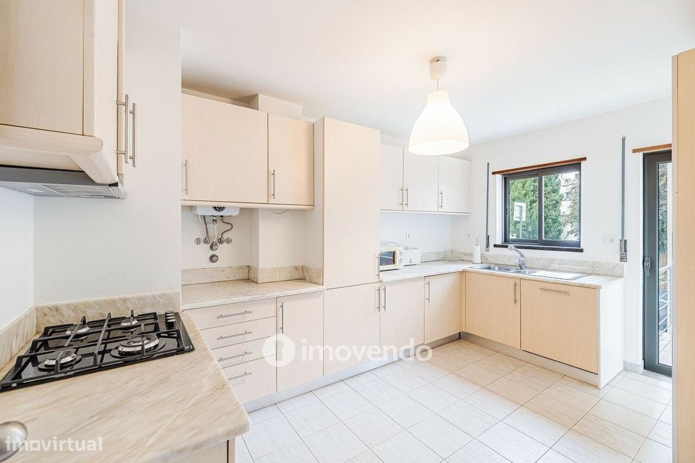 Apartamento T1 com estacionamento em Belém