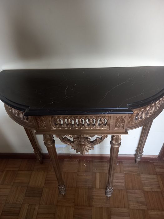 Mesa, camiseiro, cadeira e cubo/ mesinha