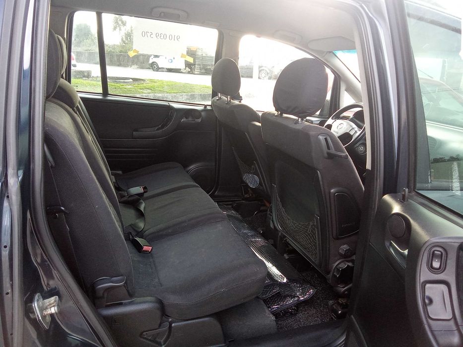 OPEL ZAFIRA bem conservado