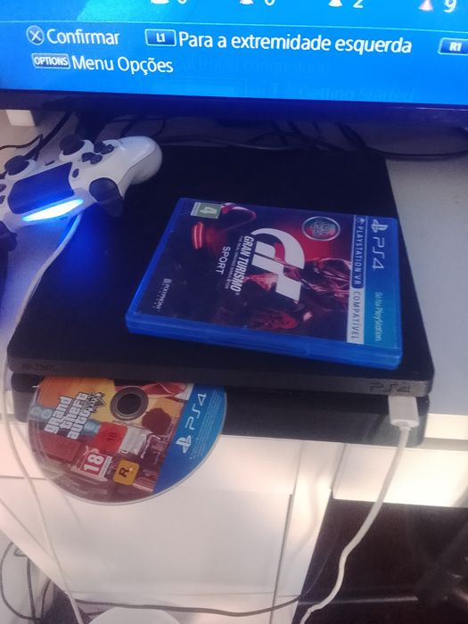 Vendo PS4  com dois jogos e só ler o anuncio