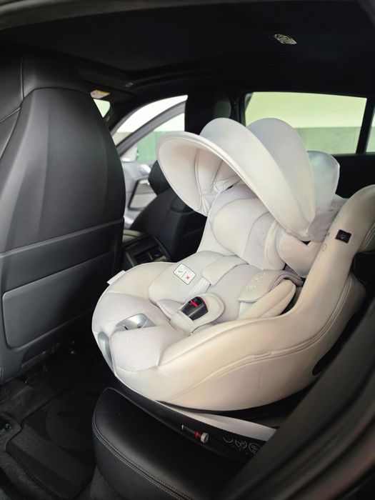 Дитяче автокрісло з базою  Cybex Sirona Ti світло сіре