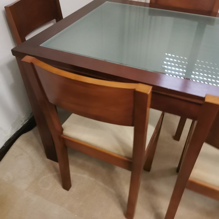 Mesa de jantar com 6 cadeiras