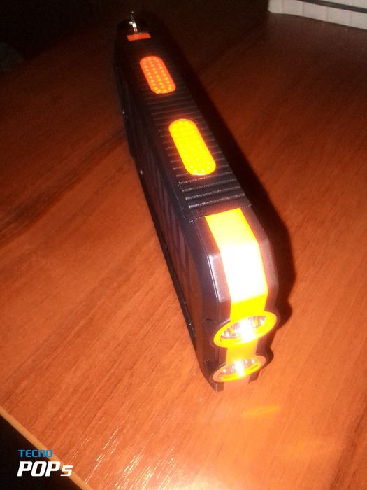 Павербанк потужний,ліхтарик.