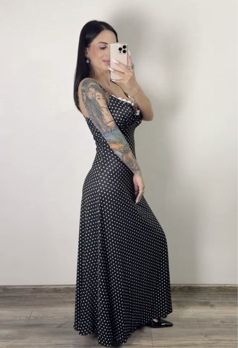 Довга сукня з мереживом