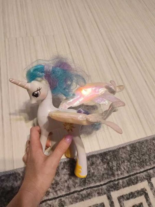 figurka księżniczka Celestia z serii My Little Pony od Hasbro