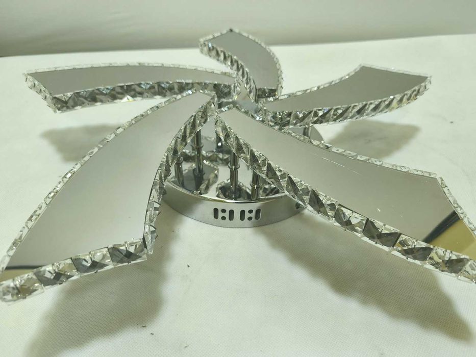 Żyrandol sufitowy z lampą Led  kryształowe oprawy