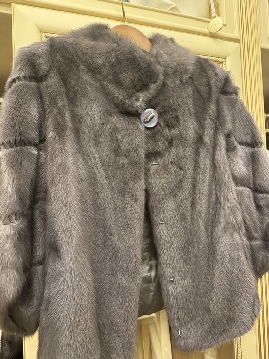 Норкова шуба , темно - сірого кольору