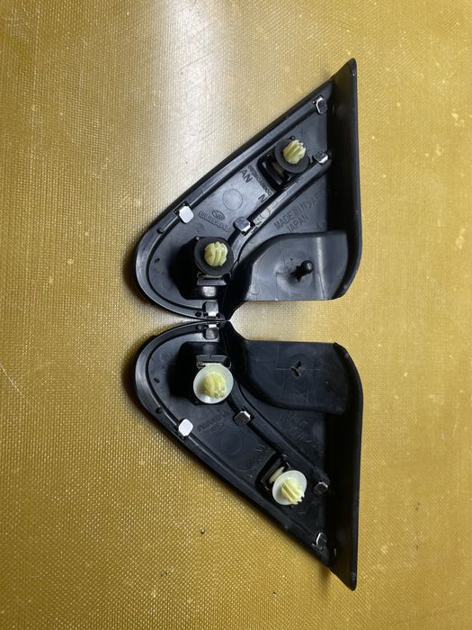 Молдинг переднего крыла Subaru Outback  ( уголки )