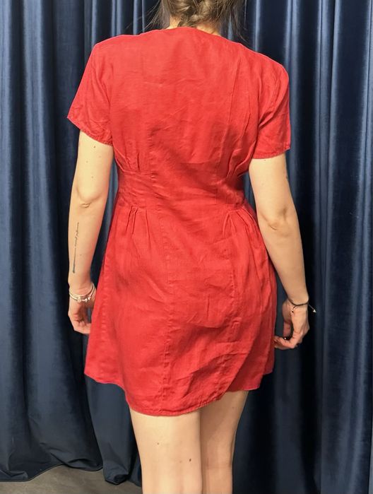 Czerwona sukienka na lato