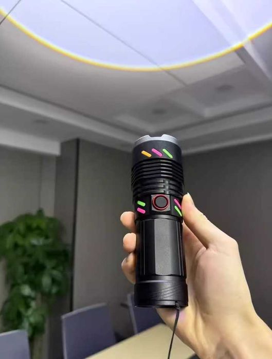 Мощный светодиодный лазерный фонарь. Світлодіодний лазерний ліхтар.