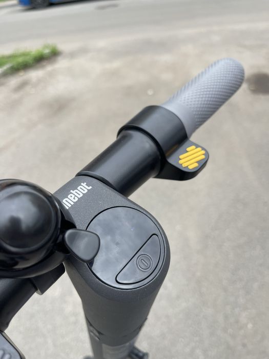 Продам самокат Ксиоми-Ninebot es2