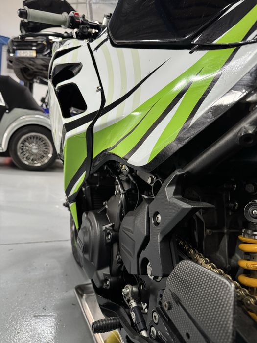Kawasaki Ninja 400de Pista – Pronta a Correr! Full Extras