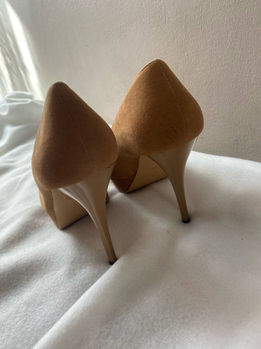 Wysokie karmelowe szpilki