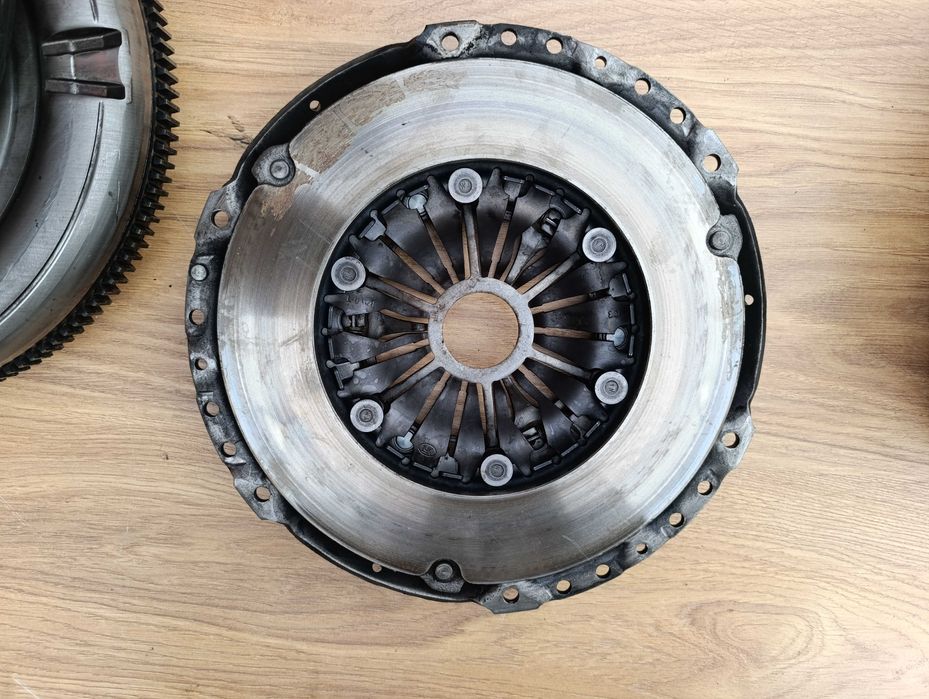 Sprzęgło  kolo  dwumasowe  2.0 Tdi LuK VW  passat  Skoda Audi Seat