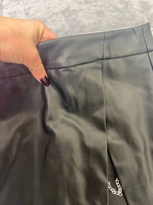 Юбка шкірозамінник.