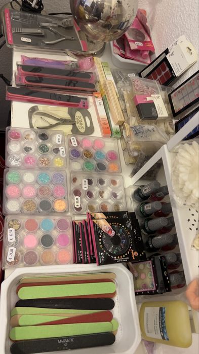 Produtos de cuidados de unhas naturais e com gel