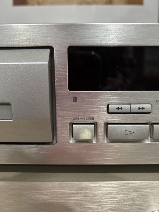 Dois Leitores de CD Sony CDP-XB930 QS (preço por unidade).