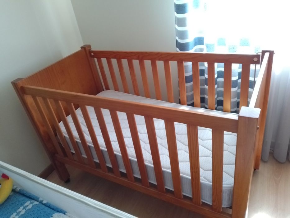 Vendo cama e colchão bebé/criança novo em bom estado