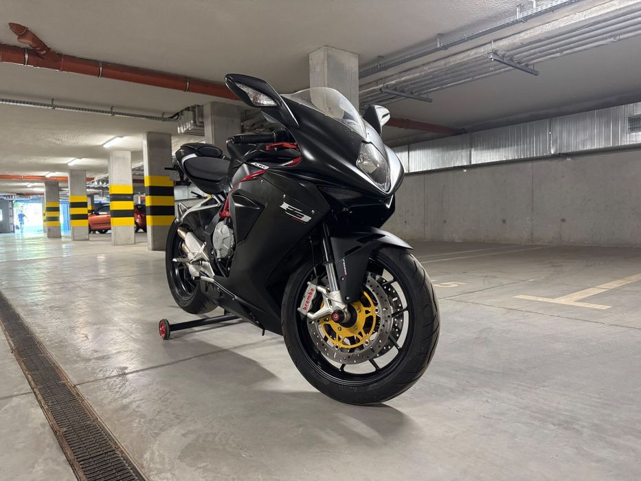 MV AGUSTA F3 800ccm Reparto Corse Black Edition, nowy silnik.