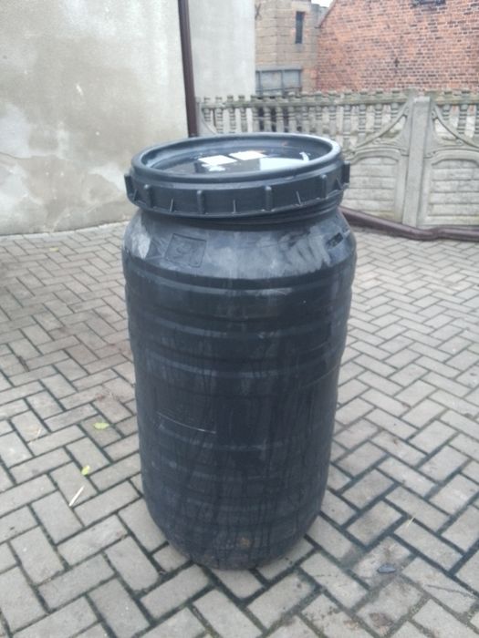 Sprzedam plastikowe beczki 50zl szt. Posiadam 3szt.