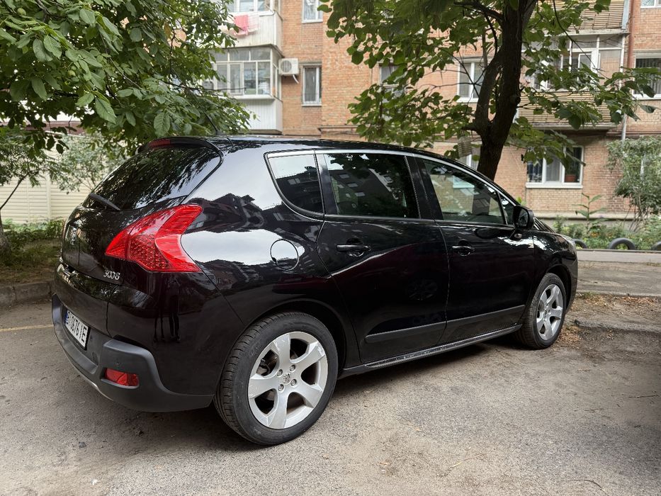 Автомобіль Пежо 3008