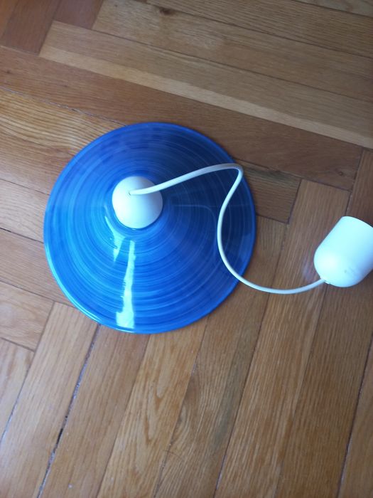 Candeeiro de teto em cerâmica pintada