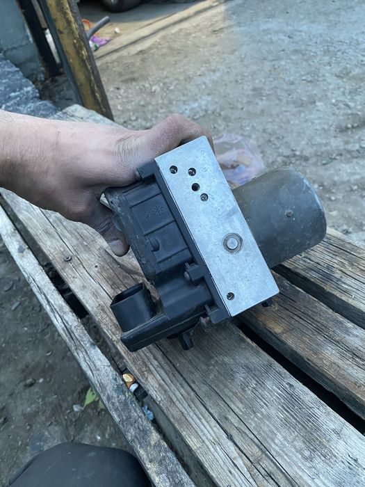 Продам Блок абс е39 001