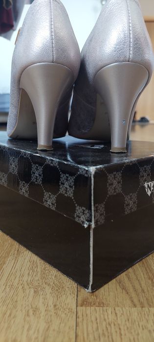 Buty na obcasie złoty róż. R.36 skóra