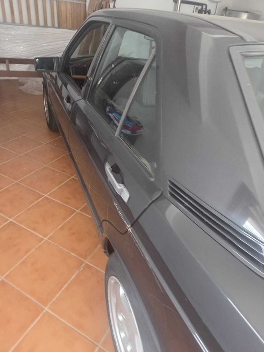 Mercedes 190 E.
