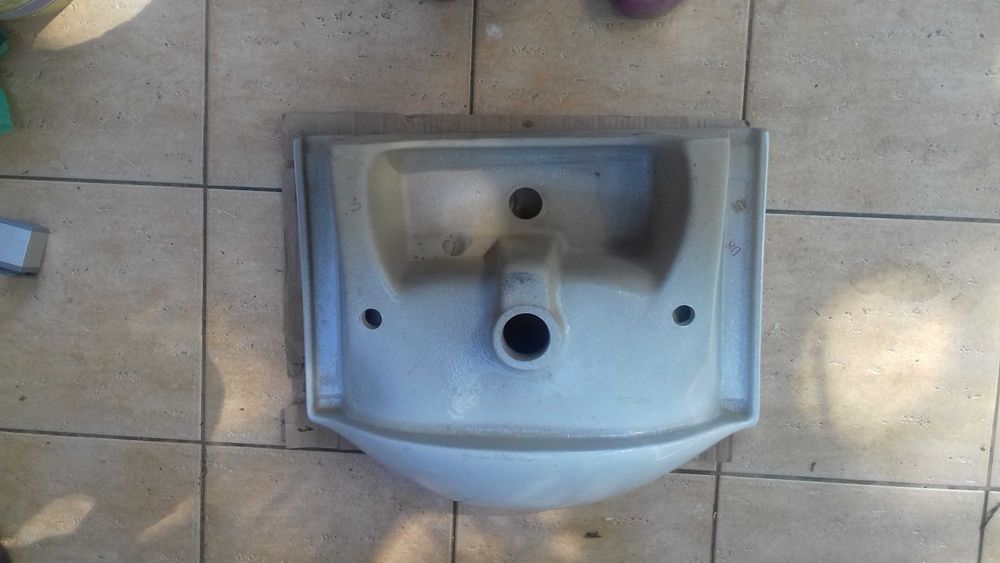 Sprzedam umywalkę ceramiczną