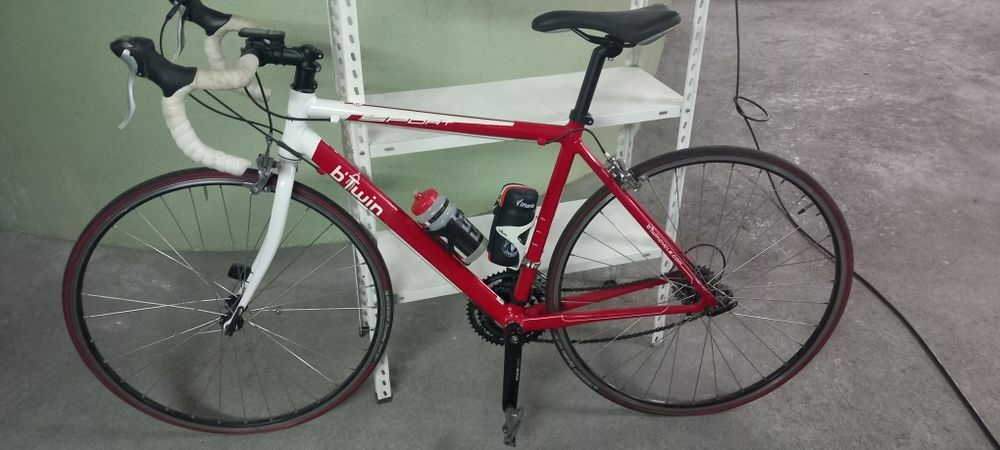 Bicicleta de estrada B'twin Sport com extras