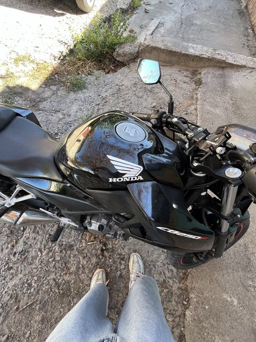 Продам Honda cb250f