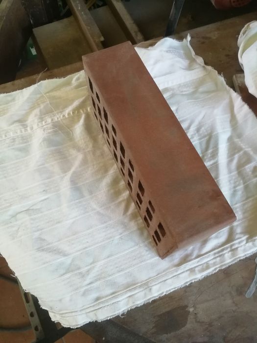 Cegły klinkierową kratówkę